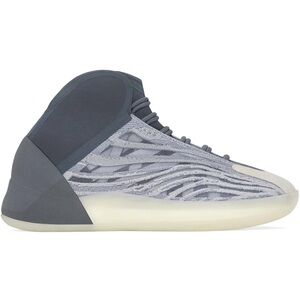 Adidas Yeezy QNTM
Mono Carbon men’s sneaker- size 10 US brand new
